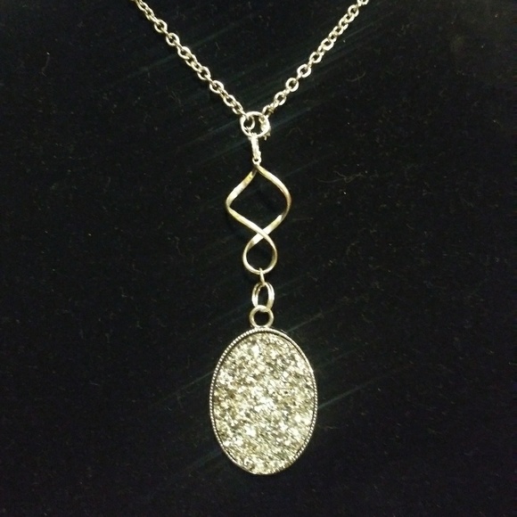 Necklace - Picture 2 of 3